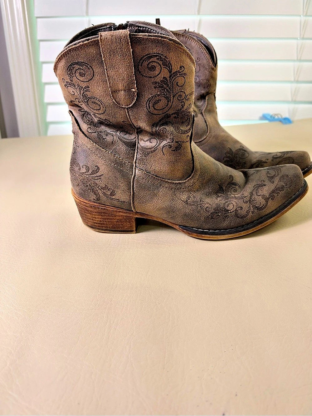 Roper Riley Scroll Western Boot Paisley Heeled Boots in Brown US 10